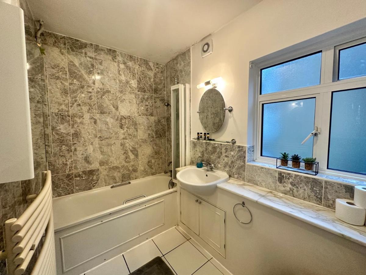 Private Family Apartment, In Victoria Posh Sw1 Лондон Экстерьер фото